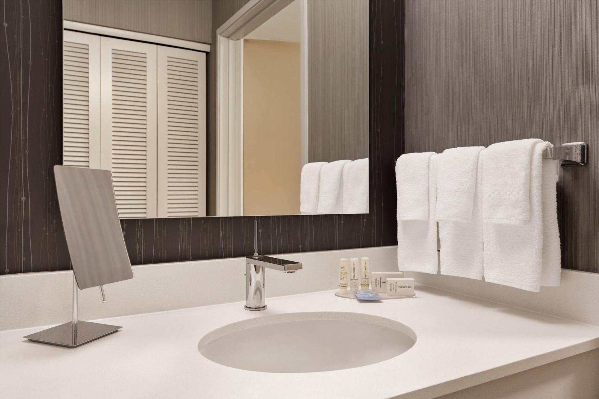 Courtyard By Marriott Topeka Luaran gambar