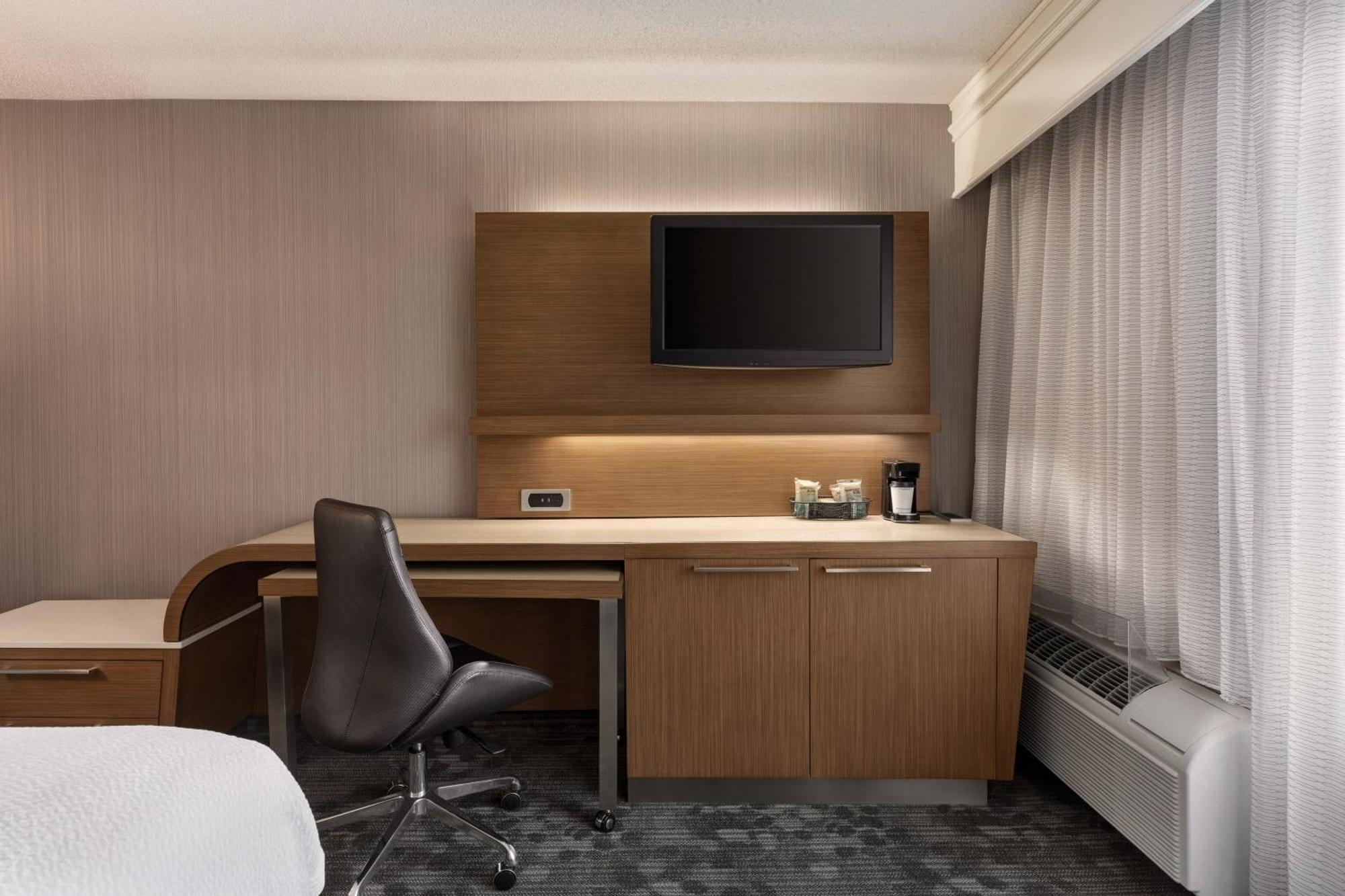 Courtyard By Marriott Topeka Luaran gambar