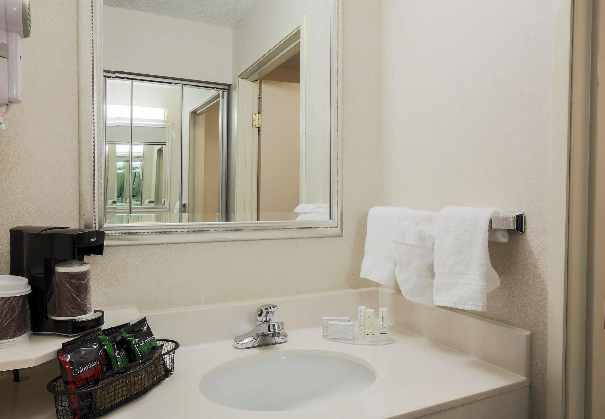 Courtyard By Marriott Topeka Luaran gambar